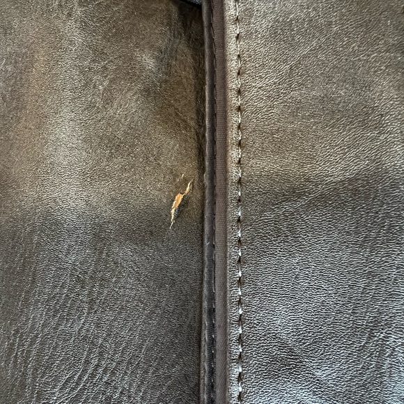 Aldo crossbody/shoulder fringe bag! Taupe Crossbody with Fringe and Keychain. - Picture 9 of 10